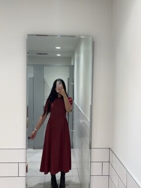 Aritzia (re)twill orchid dress - Classic Burgundy Midi Dress with Short Sleeves